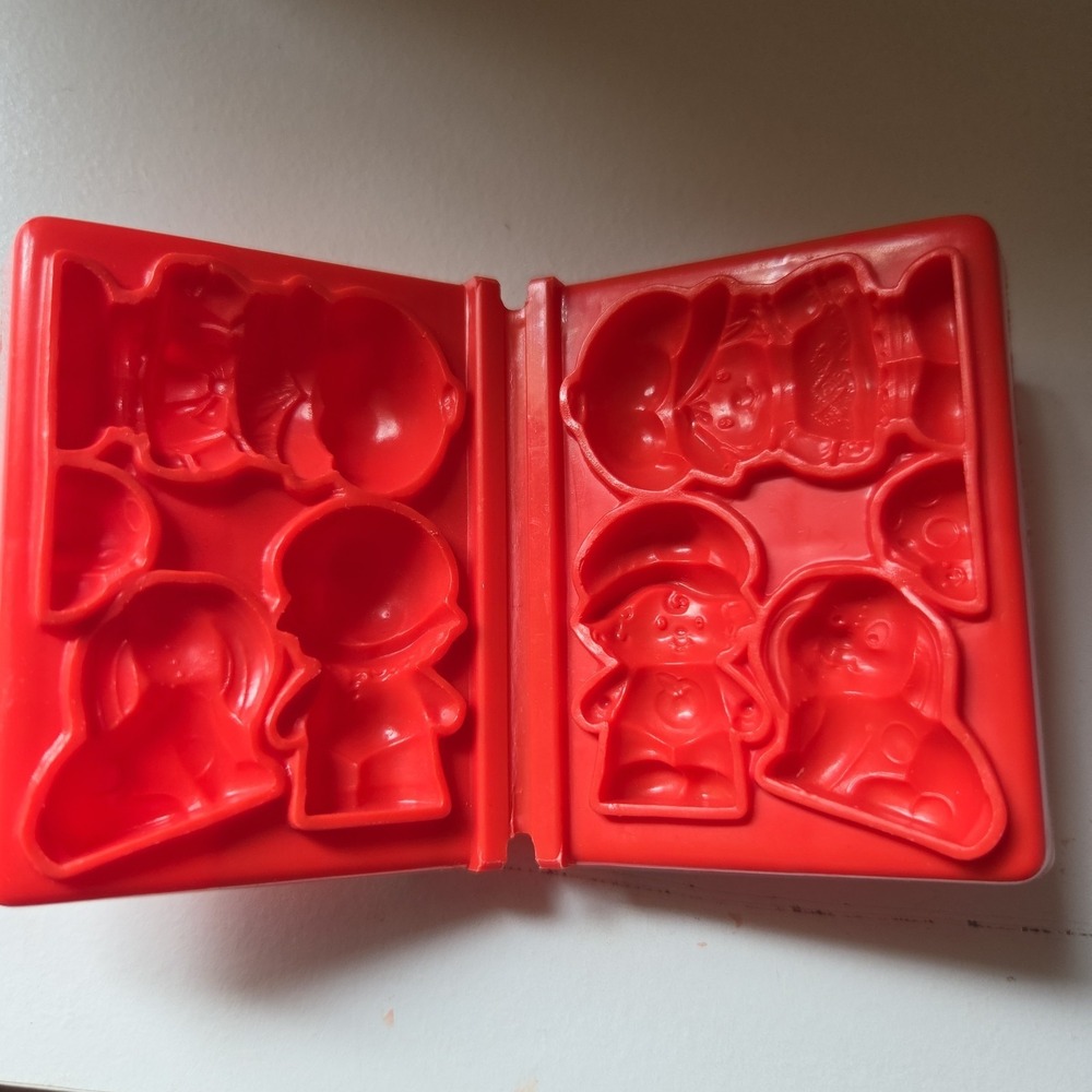 Vintage Strawberry Shortcake & Pets Play Doh Molds  1980 Kenner Play-doh